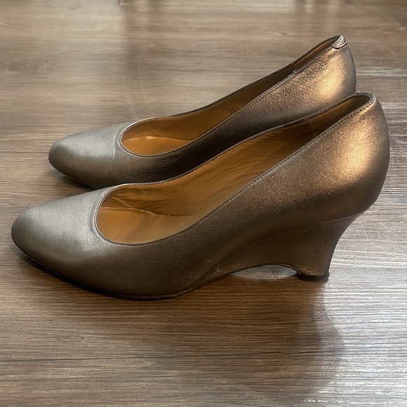 Bruno Magli Metallic Pewter Wedge Heel Sz 38 1/2 - Picture 2 of 16